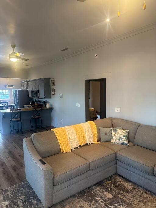 Local With A Side Of Cozy Apartment Enterprise Exterior photo