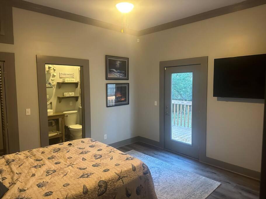 Local With A Side Of Cozy Apartment Enterprise Exterior photo